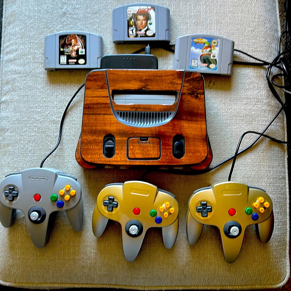 Original Nintendo 64 + 007 Goldeneye, Killer Instinct Gold and Wave Race